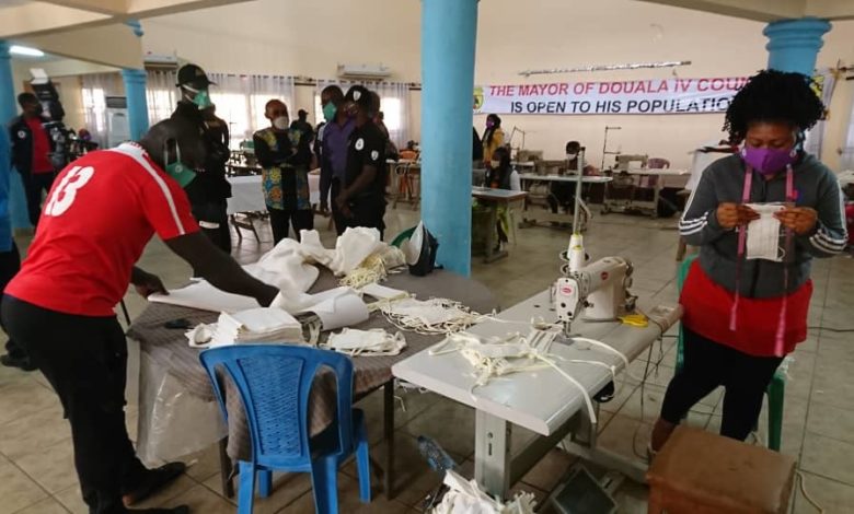 Salle de conseil de la mairie de douala 4e transformé en atelier de couture