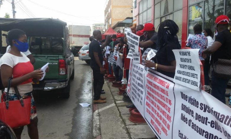 Manifestations devant le siège de Nextell