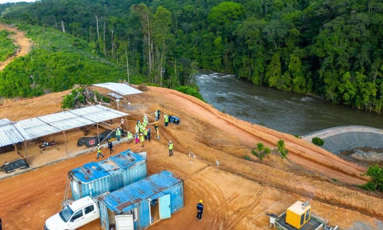 Visite des prêteurs sur le site de Kinguélé-Aval en mai pour constater l'avancement du projet