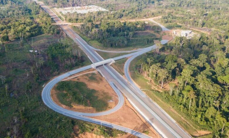 Vue aérienne de l’autoroute Kribi-Lolabé