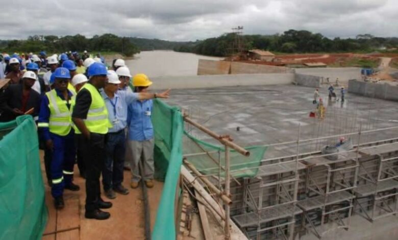 Chantier du barrage de Bini à Warak.