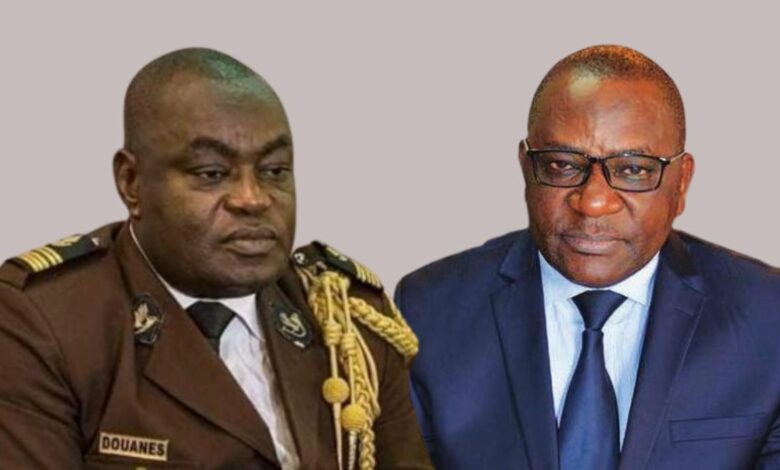 De la gauche vers la droite le DG des Douanes et des droits directs de RCA Frédéric Theodore Inamo (à gauche) et le DG des Douanes du Cameroun Fongod Edwin Nuvaga (à droite).