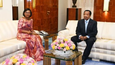 Le président camerounais Paul Biya et la ministre centrafricaine Sylvie Baïpo-Temon