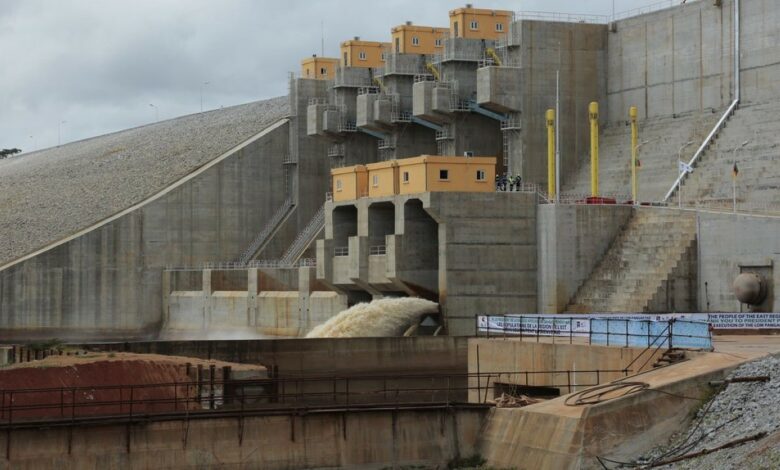 L'usine de pied du barrage de Lom Pangar